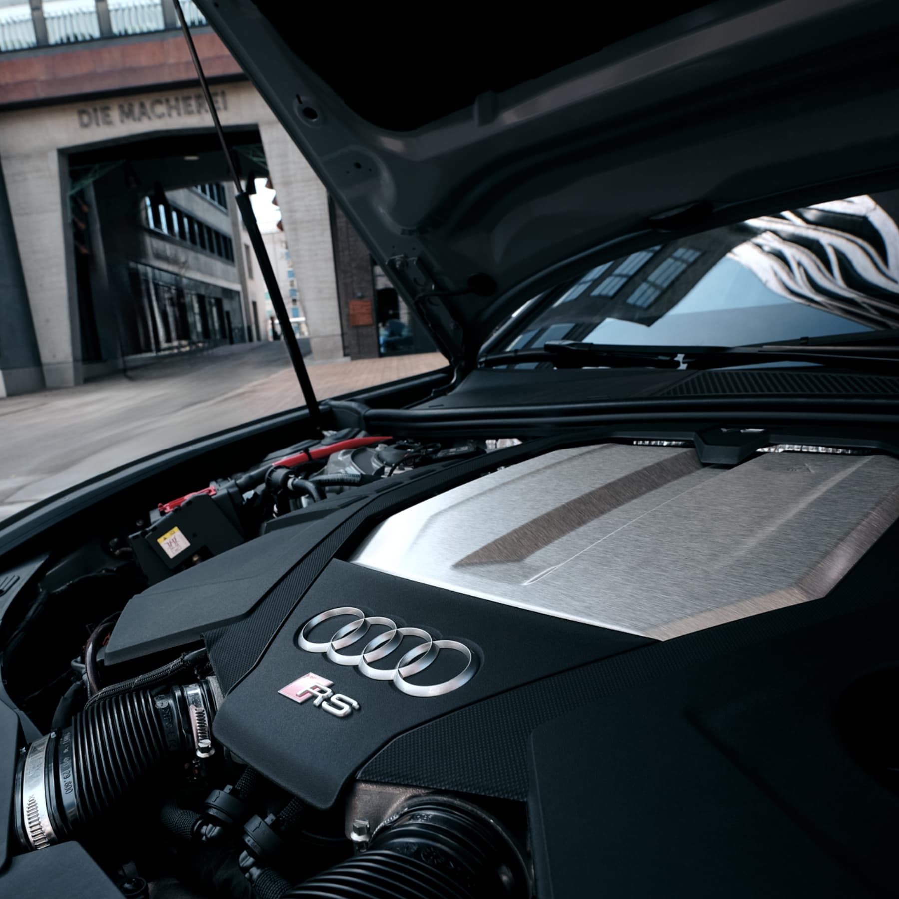 sportwagen-mieten-audi-rs6-performance-motor-mosaik-motors