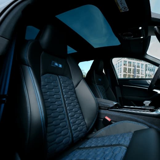 sportwagen-mieten-audi-rs6-performance-sitze-blau-mosaik-motors